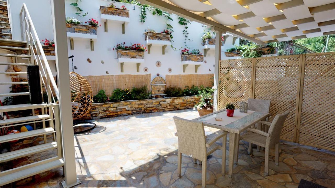 Studios Yalos Khorevtón Luaran gambar