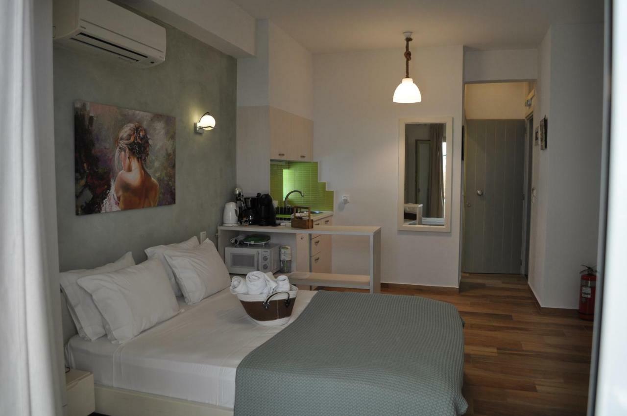 Studios Yalos Khorevtón Luaran gambar