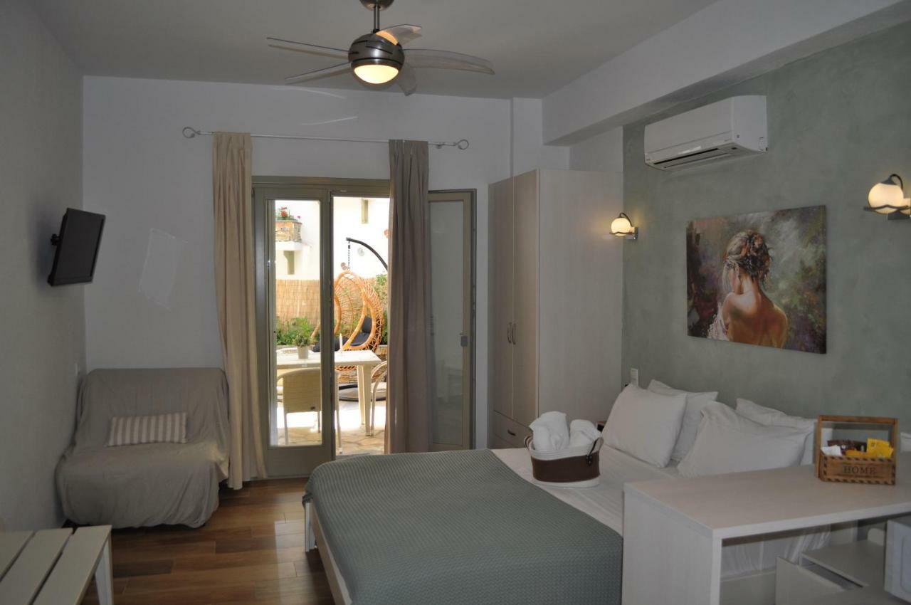 Studios Yalos Khorevtón Luaran gambar