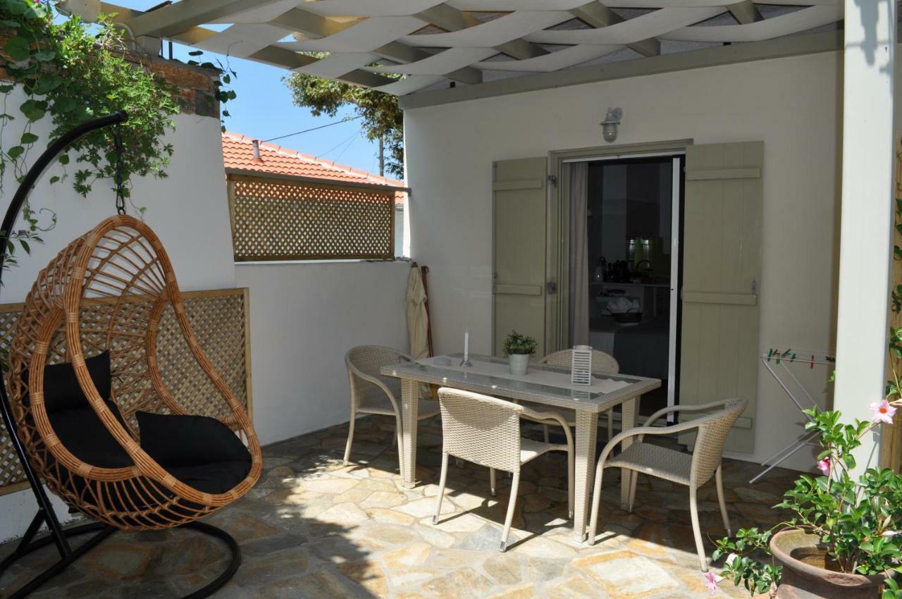 Studios Yalos Khorevtón Luaran gambar