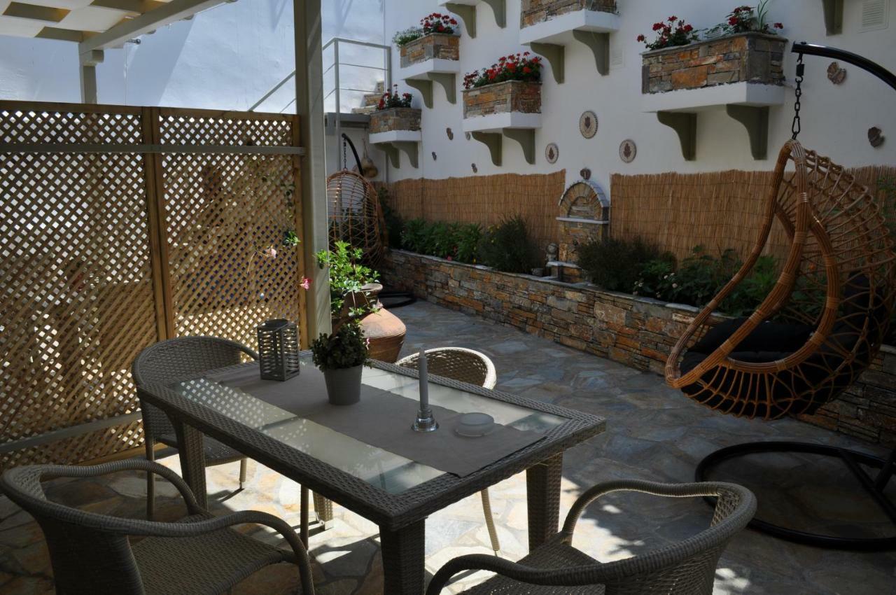 Studios Yalos Khorevtón Luaran gambar