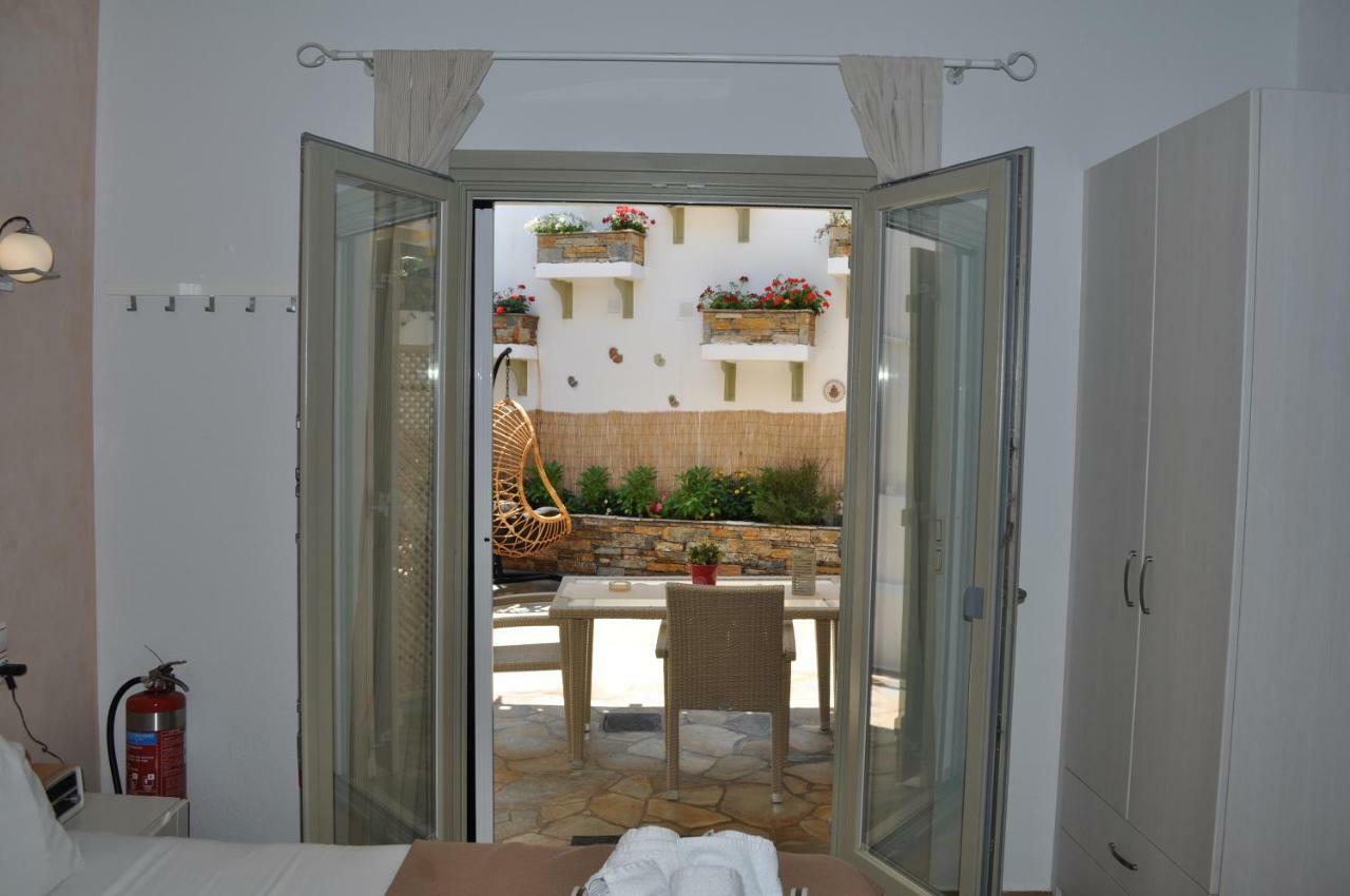 Studios Yalos Khorevtón Luaran gambar
