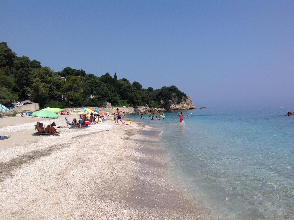 Studios Yalos Khorevtón Luaran gambar